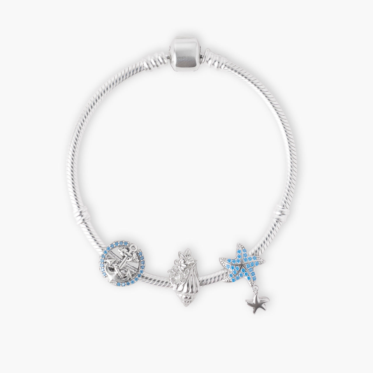 Armband mit Charms Set BLUE OCEAN aus 925 Sterling-Silber, Flatlay – Charmerie – erhältlich in 17 cm, 18 cm, 19 cm und 20 cm