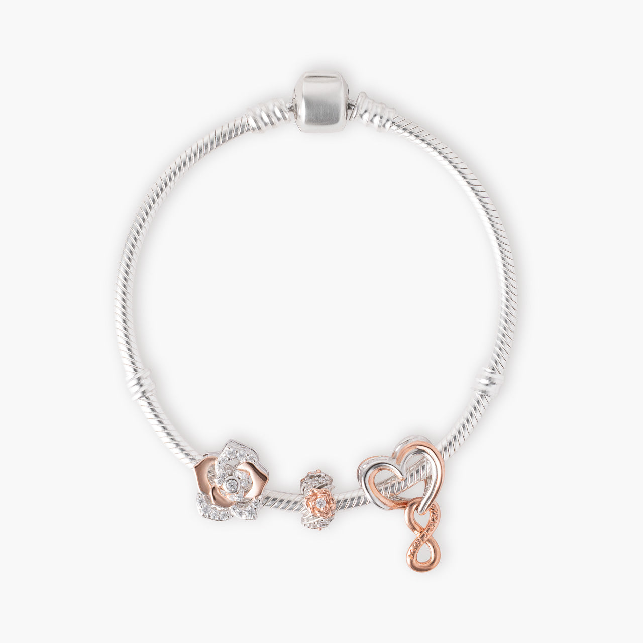 Armband mit Charms Set ROSÉ DREAM aus 925 Sterling-Silber, Flatlay – Charmerie – erhältlich in 17 cm, 18 cm, 19 cm und 20 cm