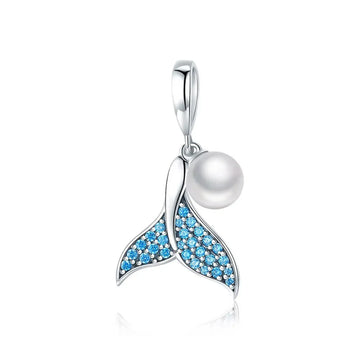 Blaue Walflosse Charm Anhänger mit weißer Perle aus 925 Sterling-Silber – Charmerie