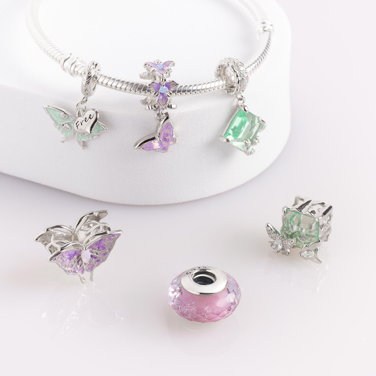 Handverlesene Charm Designs von Charmerie