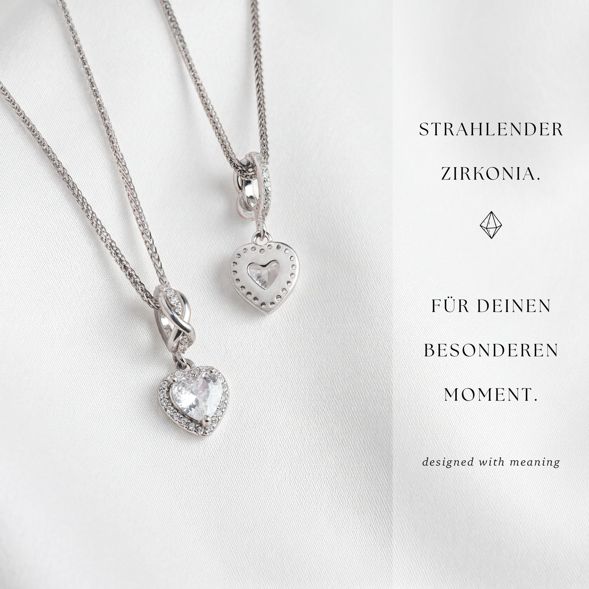Zwei Ketten mit Herzanhängern aus 925 Silber und strahlendem Zirkonia, Produktinfo "Für deinen besonderen Moment"