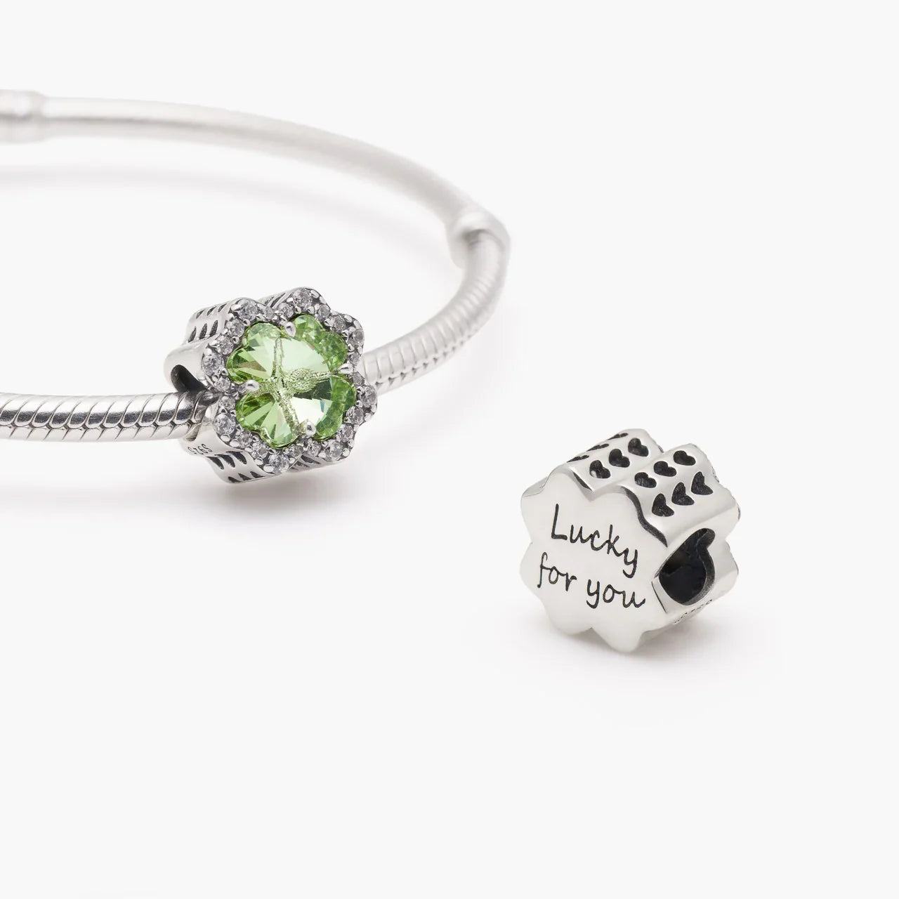 Grüner Kleeblatt Charm – Glücksbringer