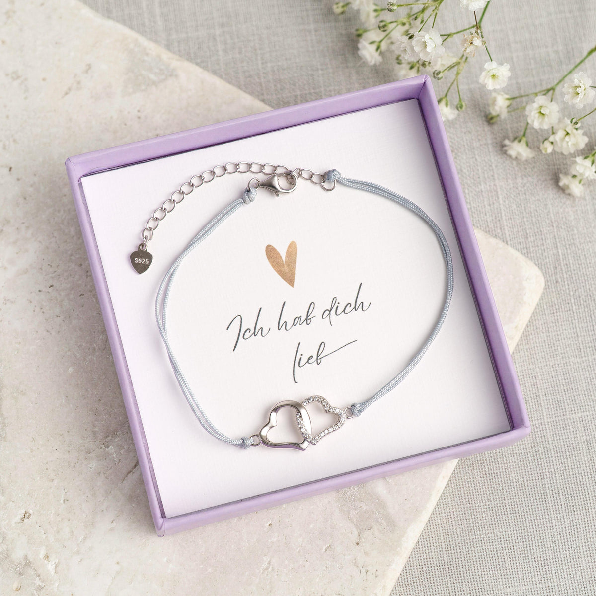 Geschenkkarte "Ich hab dich lieb" mit Herz-Motiv zum Segeltau-Armband mit zwei verschlungenen Herzen aus 925 Silber
