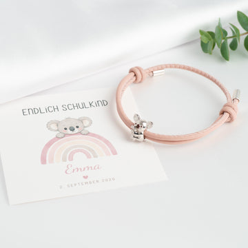 Rosa Lederarmband mit Koala-Anhänger aus 925 Silber in Geschenkbox, Geschenkkarte "Endlich Schulkind" mit Regenbogen-Motiv