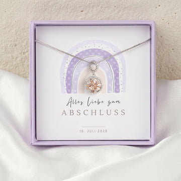 Kette mit rundem Lebensbaum-Anhänger aus 925 Silber mit Roségold und Zirkonia, in Geschenkbox mit Regenbogen-Motiv-Karte "Alles Liebe zum Abschluss"