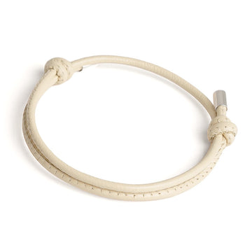 Cremefarbenes Lederarmband mit verstellbarem Knoten und silbernen Metallenden