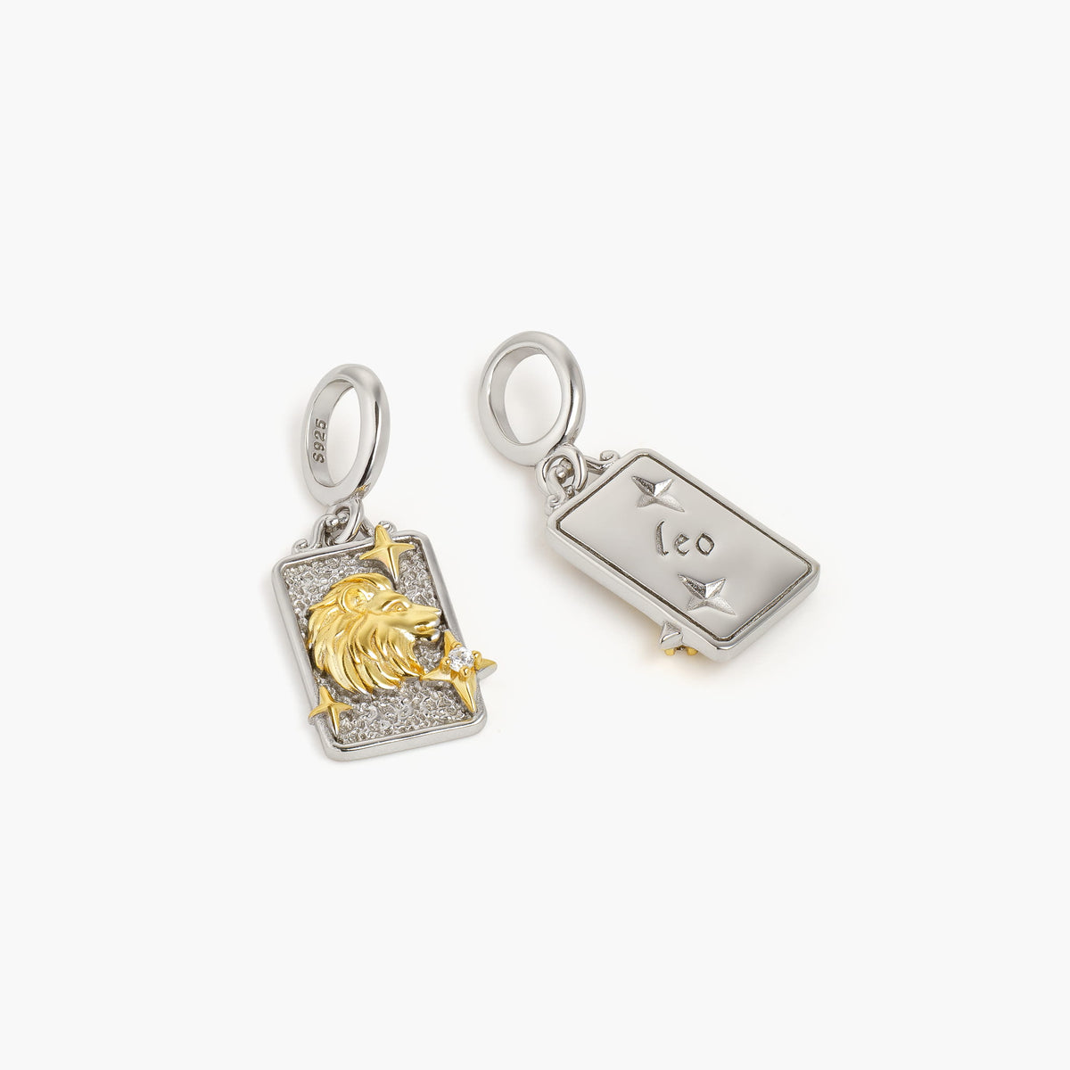 Silberner Sternzeichen-Anhänger Löwe mit goldenem Löwenkopf-Motiv und Gravur "Leo" auf der Rückseite