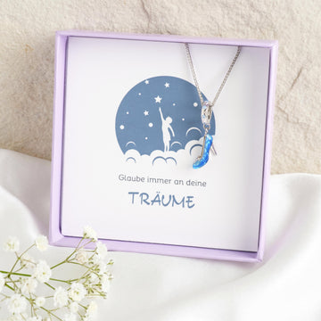 Kette mit blauem High-Heel-Anhänger aus 925 Silber in Geschenkbox, Geschenkkarte "Glaube immer an deine Träume" mit Sternenhimmel-Motiv