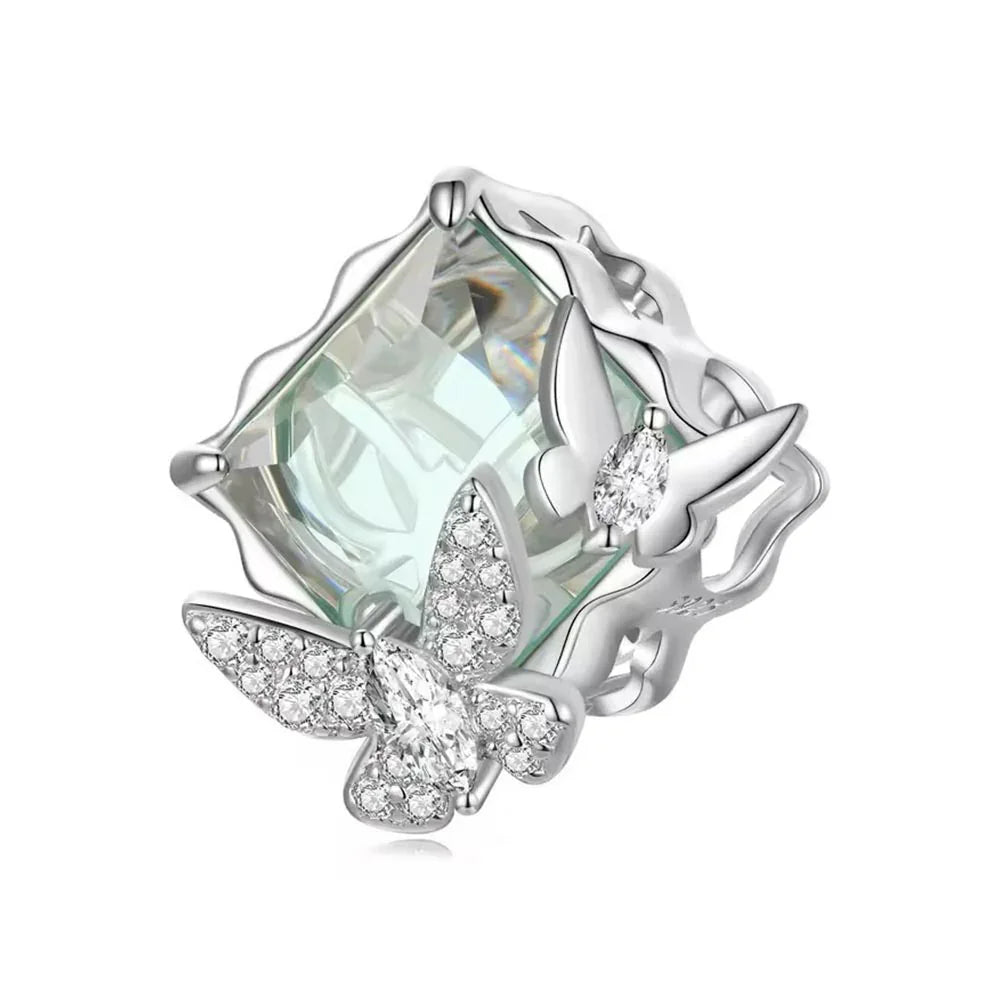 Smaragdgrüner Kristall Charm mit Schmetterlingen aus 925 Sterling-Silber – Charmerie