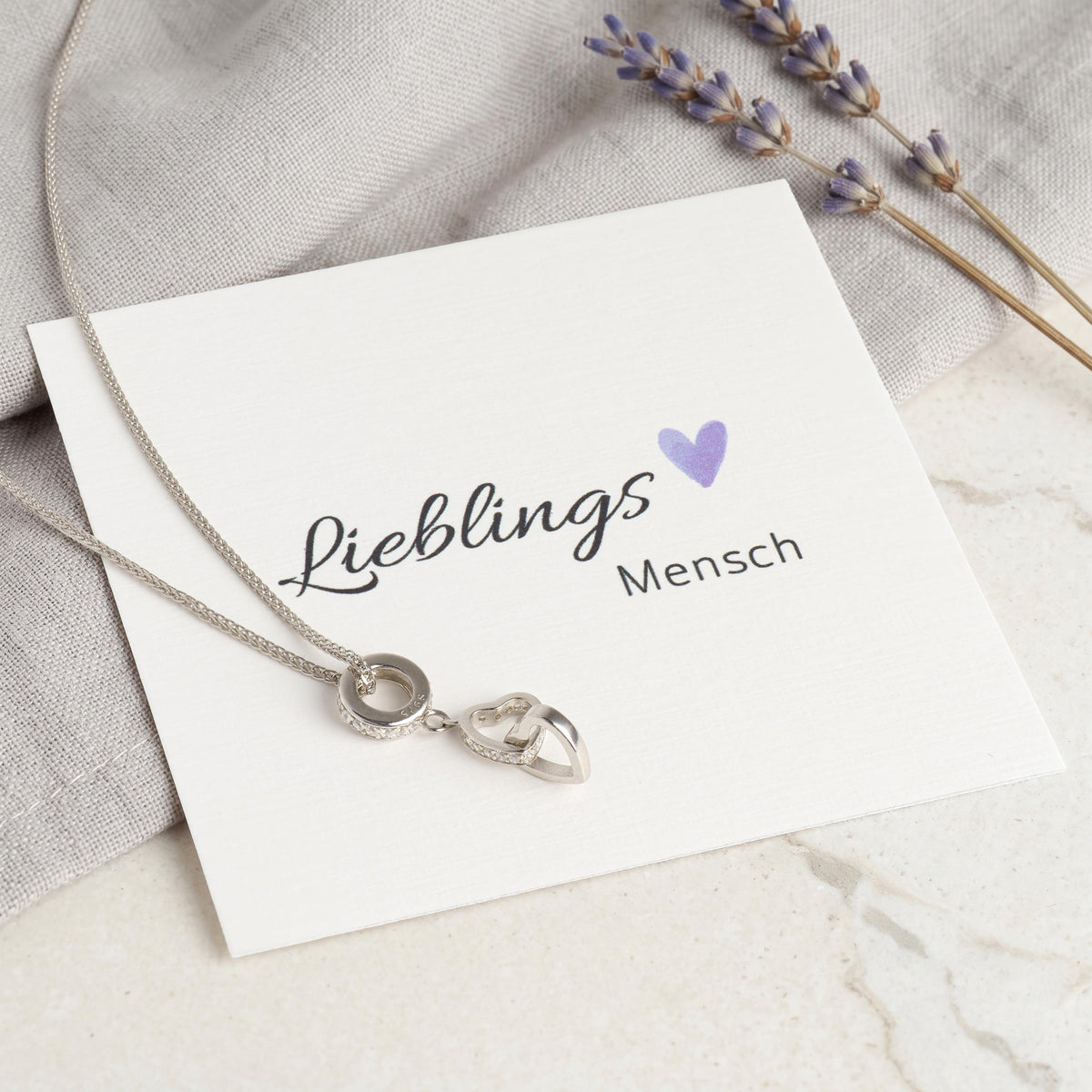 Kette mit zwei verschlungenen Herzen und Zirkonia aus 925 Silber, Geschenkkarte "Lieblingsmensch"