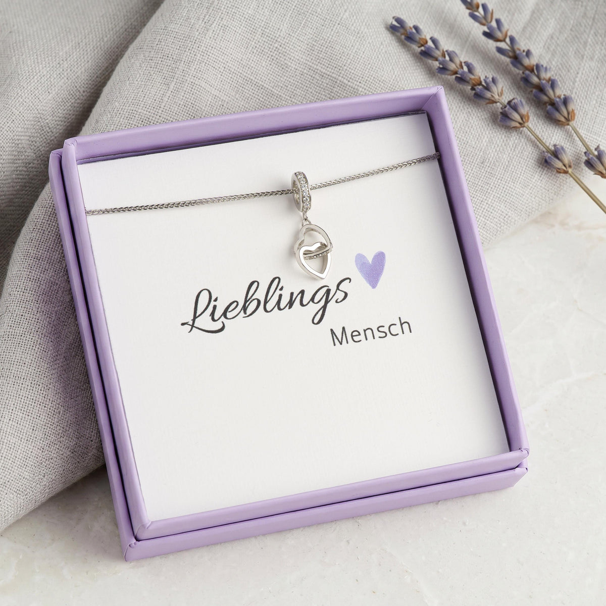 Kette mit zwei verschlungenen Herzen aus 925 Silber in Geschenkbox, Geschenkkarte "Lieblingsmensch"