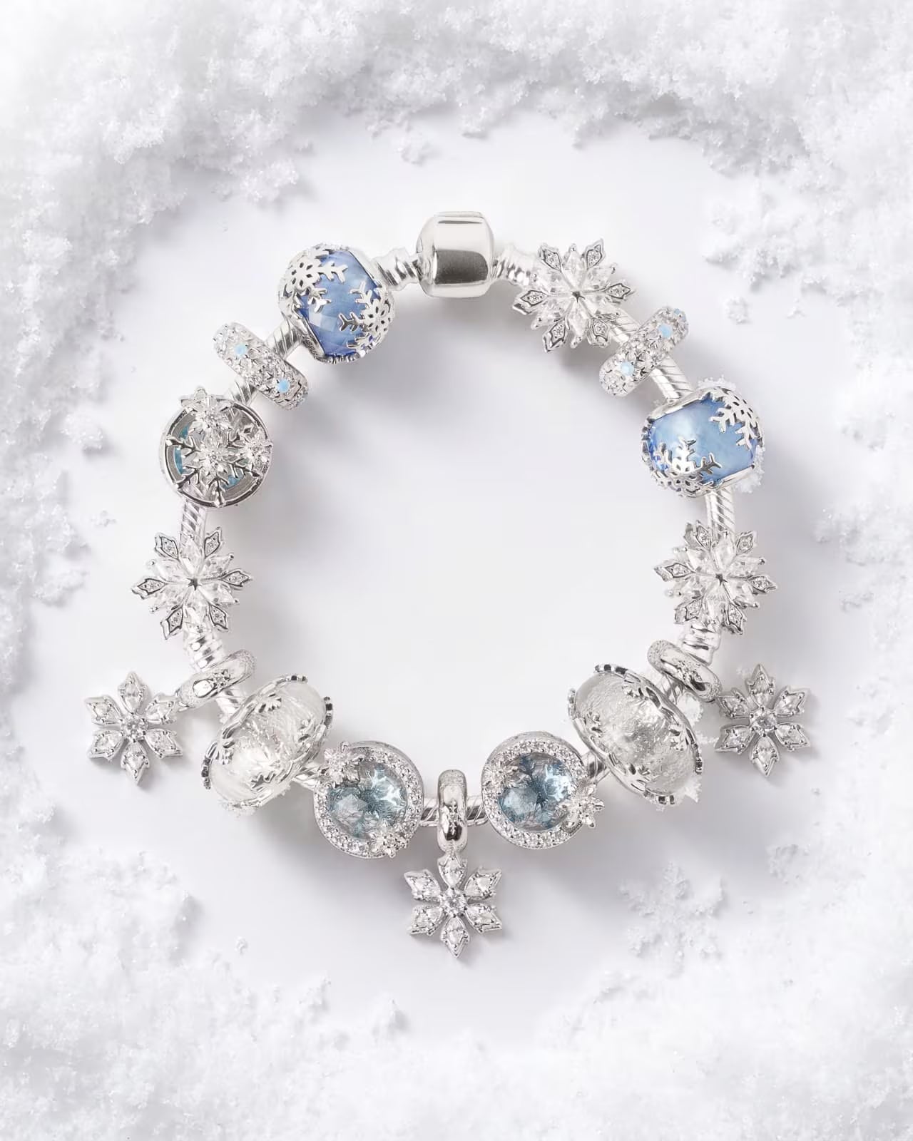 Armband mit winterlichen Charms - Titelbild Winterglanz Kollektion by Charmerie